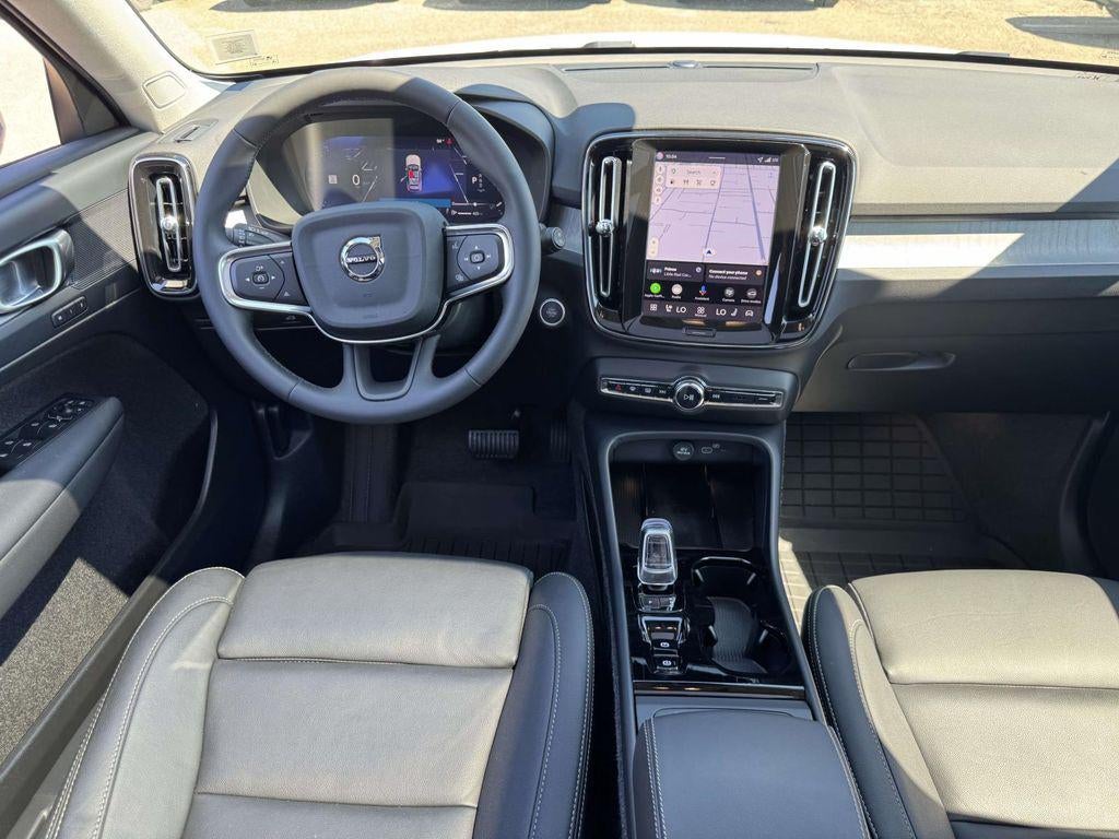 2026 Volvo XC40 Plus, B5 AWD Gas (mild hybrid), Dark