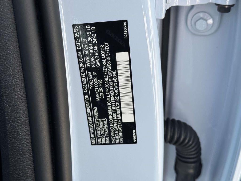 2026 Volvo XC40 Plus, B5 AWD Gas (mild hybrid), Dark