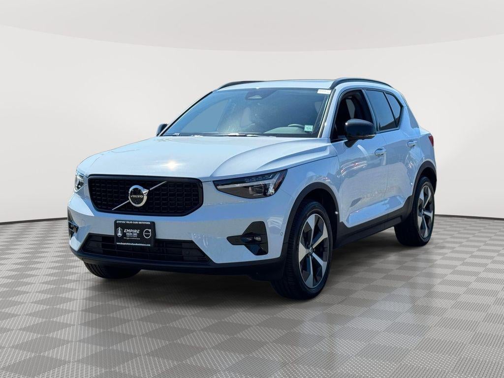 2026 Volvo XC40 Plus, B5 AWD Gas (mild hybrid), Dark