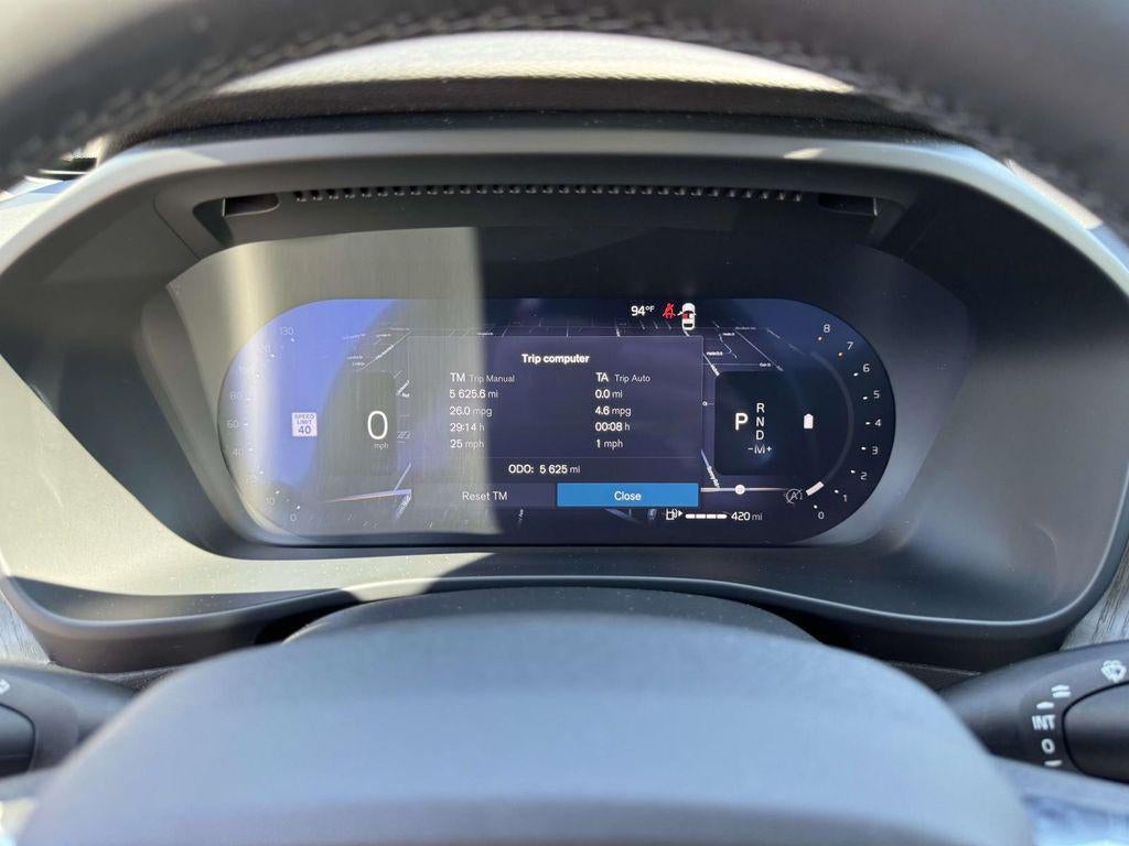 2026 Volvo XC40 Plus, B5 AWD Gas (mild hybrid), Dark