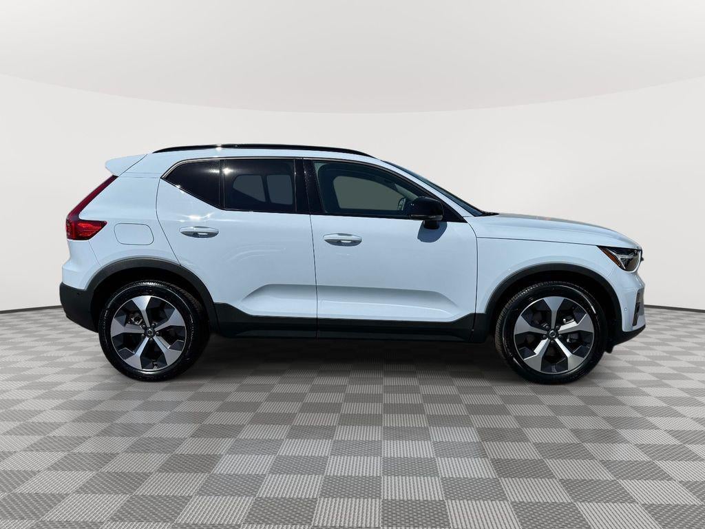 2026 Volvo XC40 Plus, B5 AWD Gas (mild hybrid), Dark