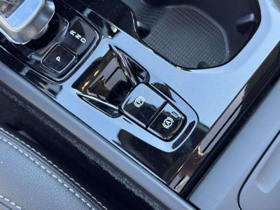 2026 Volvo XC40 Plus, B5 AWD Gas (mild hybrid), Dark