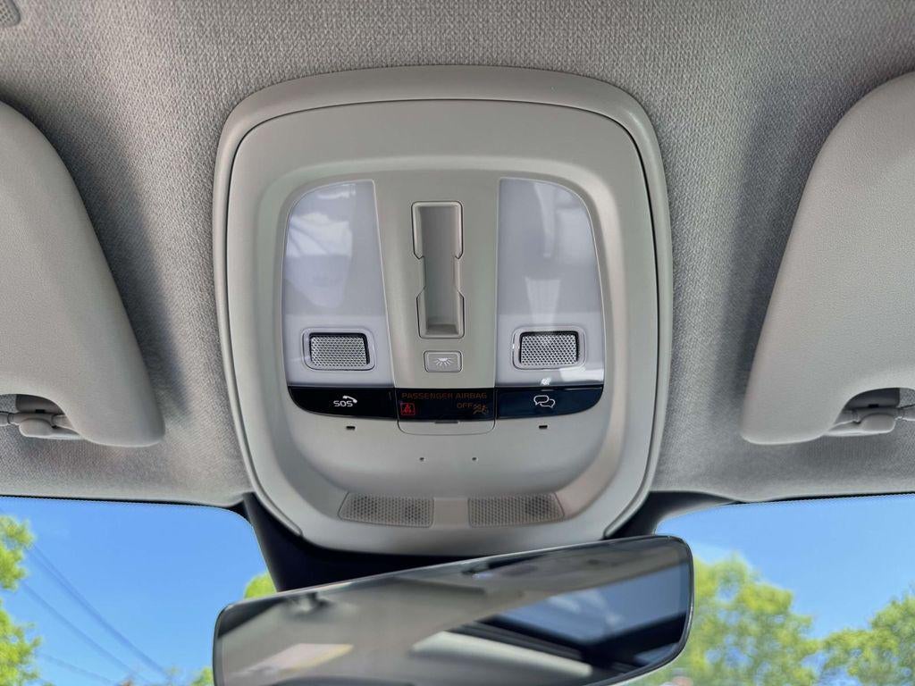 2026 Volvo XC40 Plus, B5 AWD Gas (mild hybrid), Dark