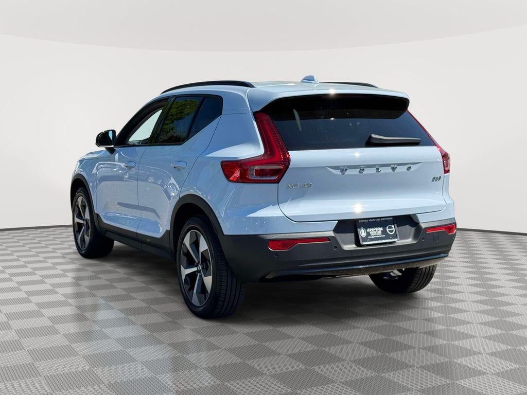 2026 Volvo XC40 Plus, B5 AWD Gas (mild hybrid), Dark