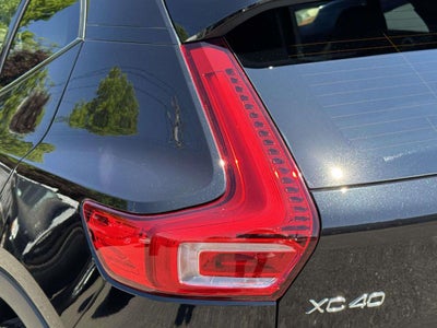 2026 Volvo XC40 Plus, B5 AWD Gas (mild hybrid), Dark