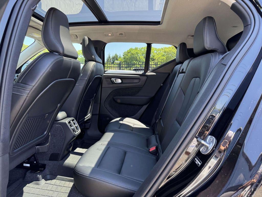 2026 Volvo XC40 Plus, B5 AWD Gas (mild hybrid), Dark