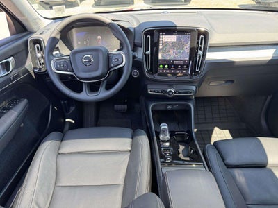 2026 Volvo XC40 Plus, B5 AWD Gas (mild hybrid), Dark