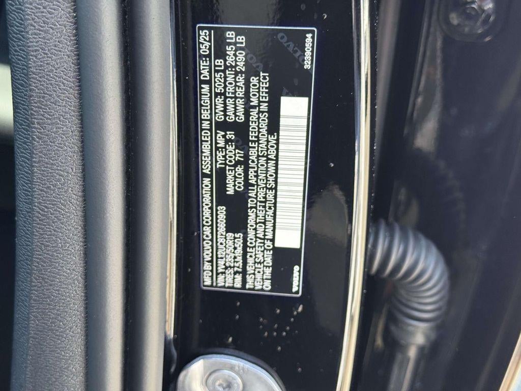 2026 Volvo XC40 Plus, B5 AWD Gas (mild hybrid), Dark