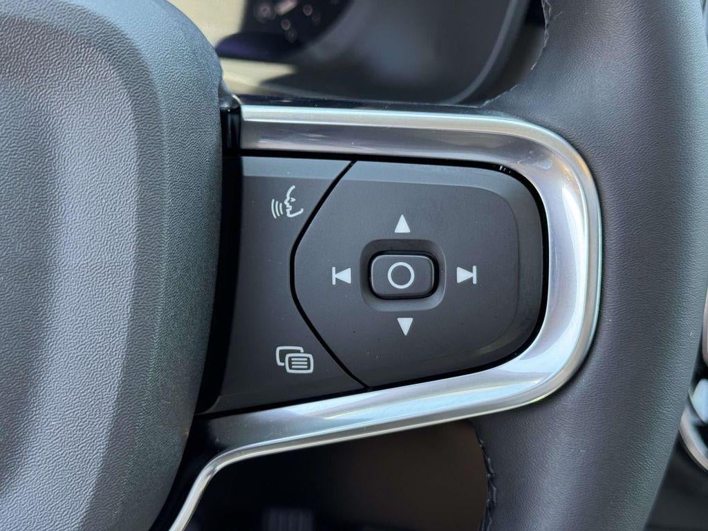 2026 Volvo XC40 Plus, B5 AWD Gas (mild hybrid), Dark