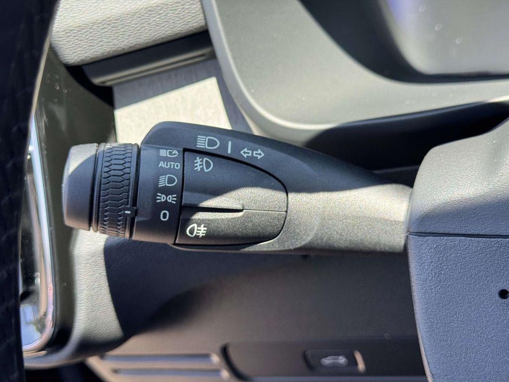 2026 Volvo XC40 Plus, B5 AWD Gas (mild hybrid), Dark