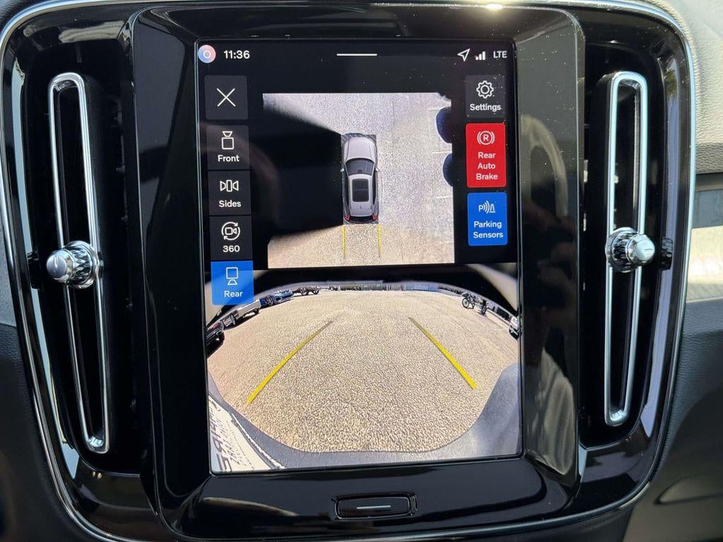2026 Volvo XC40 Plus, B5 AWD Gas (mild hybrid), Dark