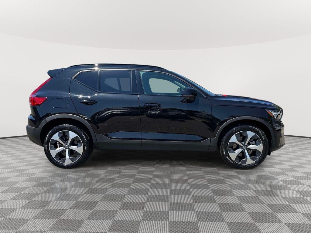 2026 Volvo XC40 Plus, B5 AWD Gas (mild hybrid), Dark
