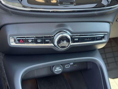 2026 Volvo XC40 Plus, B5 AWD Gas (mild hybrid), Dark