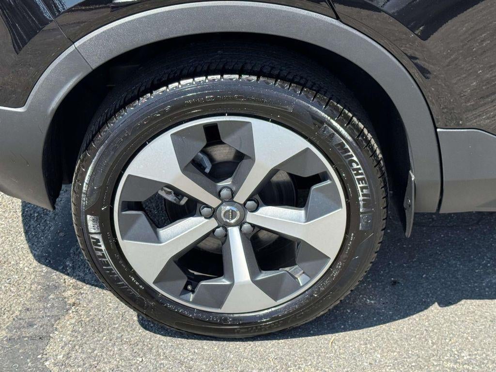 2026 Volvo XC40 Plus, B5 AWD Gas (mild hybrid), Dark