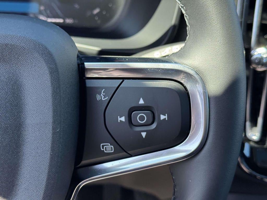 2026 Volvo XC40 Plus, B5 AWD Gas (mild hybrid), Dark