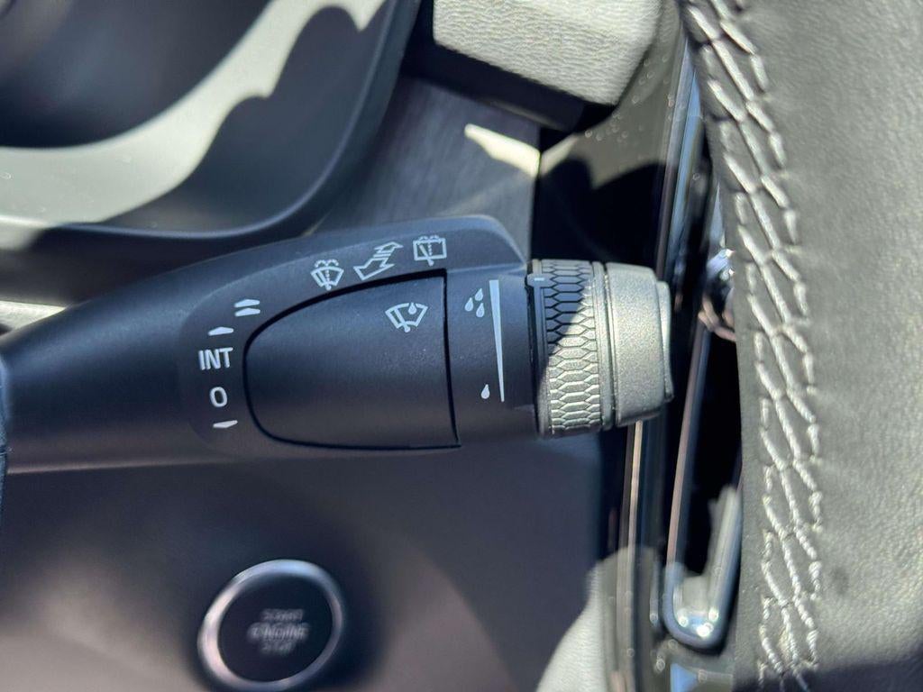 2026 Volvo XC40 Plus, B5 AWD Gas (mild hybrid), Dark