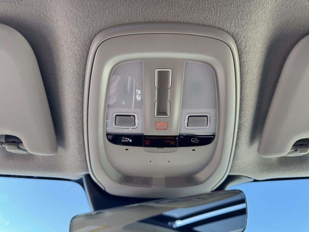 2026 Volvo XC40 Plus, B5 AWD Gas (mild hybrid), Dark