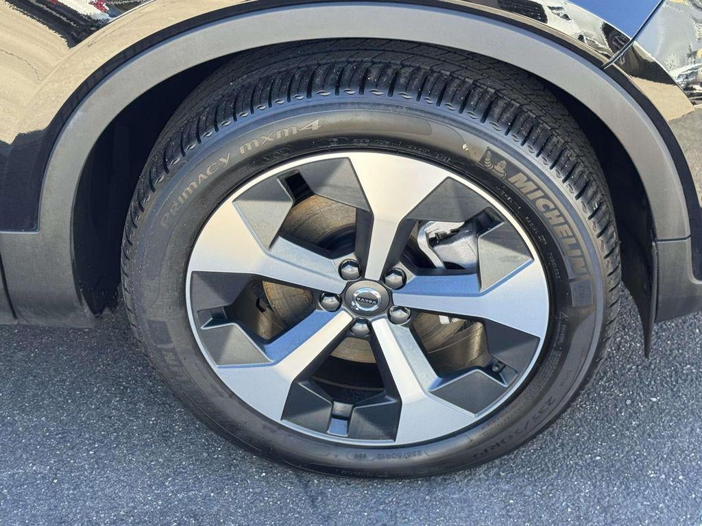 2026 Volvo XC40 Plus, B5 AWD Gas (mild hybrid), Dark