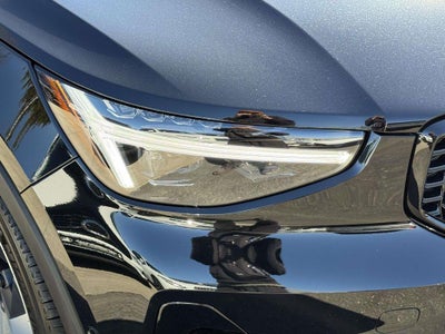 2026 Volvo XC40 Plus, B5 AWD Gas (mild hybrid), Dark