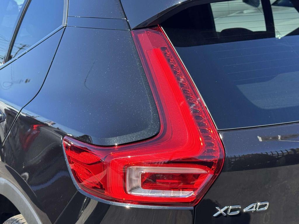 2026 Volvo XC40 Plus, B5 AWD Gas (mild hybrid), Dark