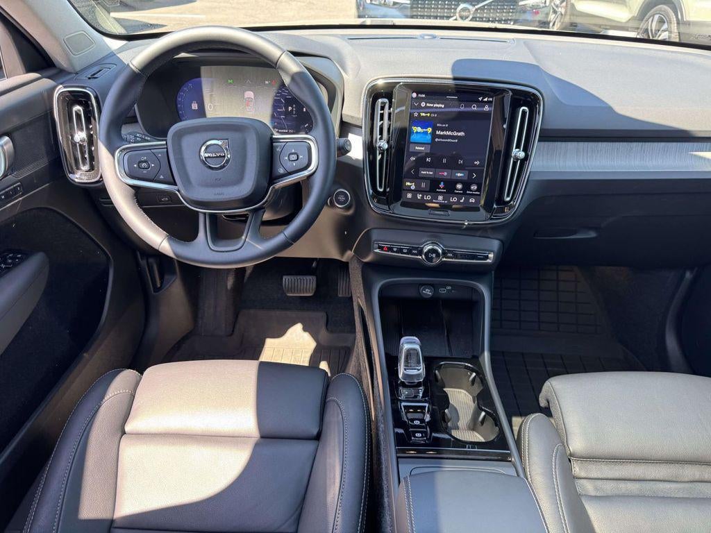 2026 Volvo XC40 Plus, B5 AWD Gas (mild hybrid), Dark