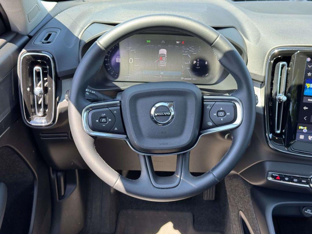 2026 Volvo XC40 Plus, B5 AWD Gas (mild hybrid), Dark