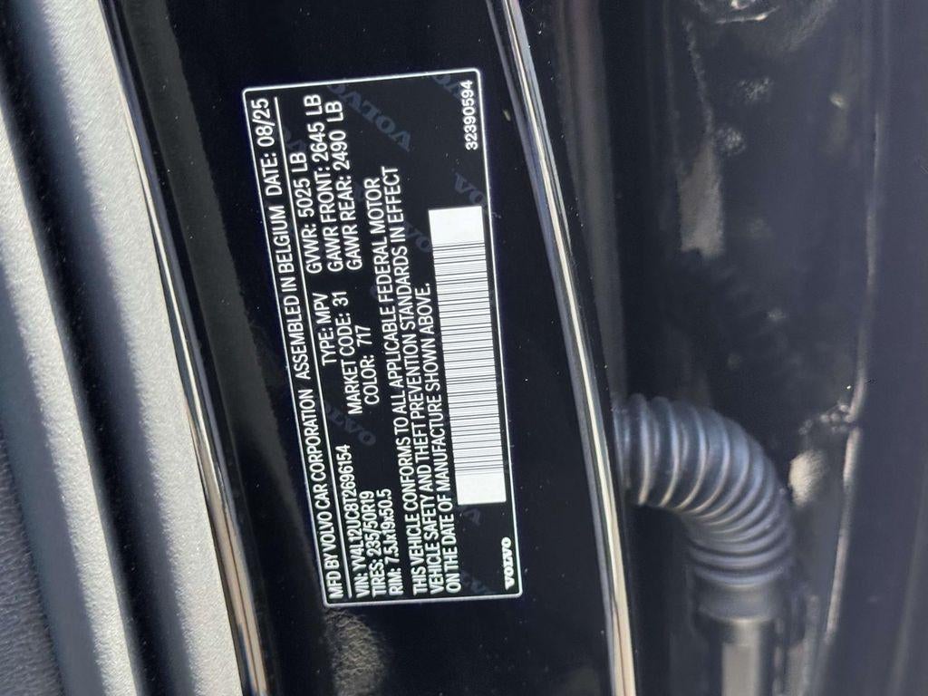 2026 Volvo XC40 Plus, B5 AWD Gas (mild hybrid), Dark
