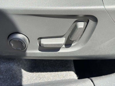 2026 Volvo XC40 Plus, B5 AWD Gas (mild hybrid), Dark