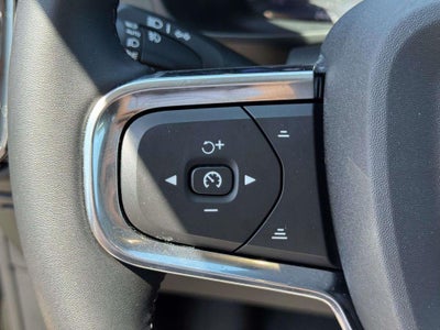 2026 Volvo XC40 Plus, B5 AWD Gas (mild hybrid), Dark