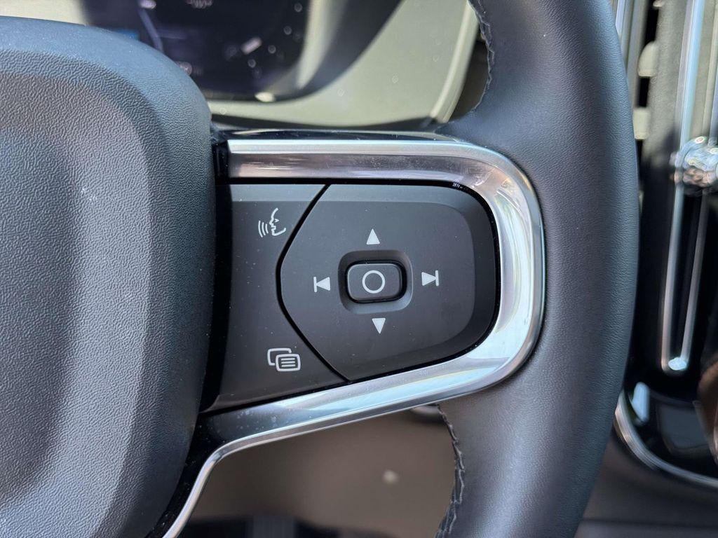 2026 Volvo XC40 Plus, B5 AWD Gas (mild hybrid), Dark