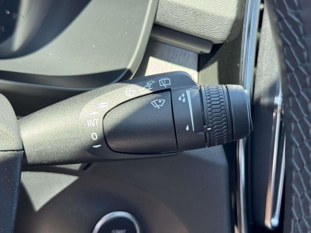 2026 Volvo XC40 Plus, B5 AWD Gas (mild hybrid), Dark