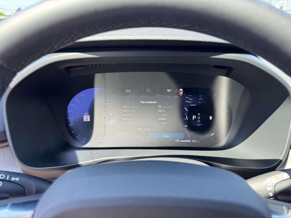 2026 Volvo XC40 Plus, B5 AWD Gas (mild hybrid), Dark