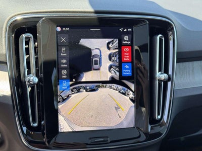 2026 Volvo XC40 Plus, B5 AWD Gas (mild hybrid), Dark