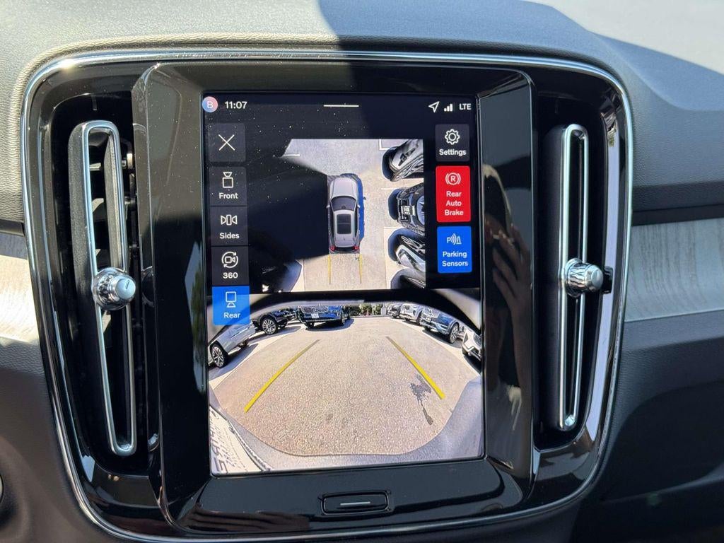 2026 Volvo XC40 Plus, B5 AWD Gas (mild hybrid), Dark