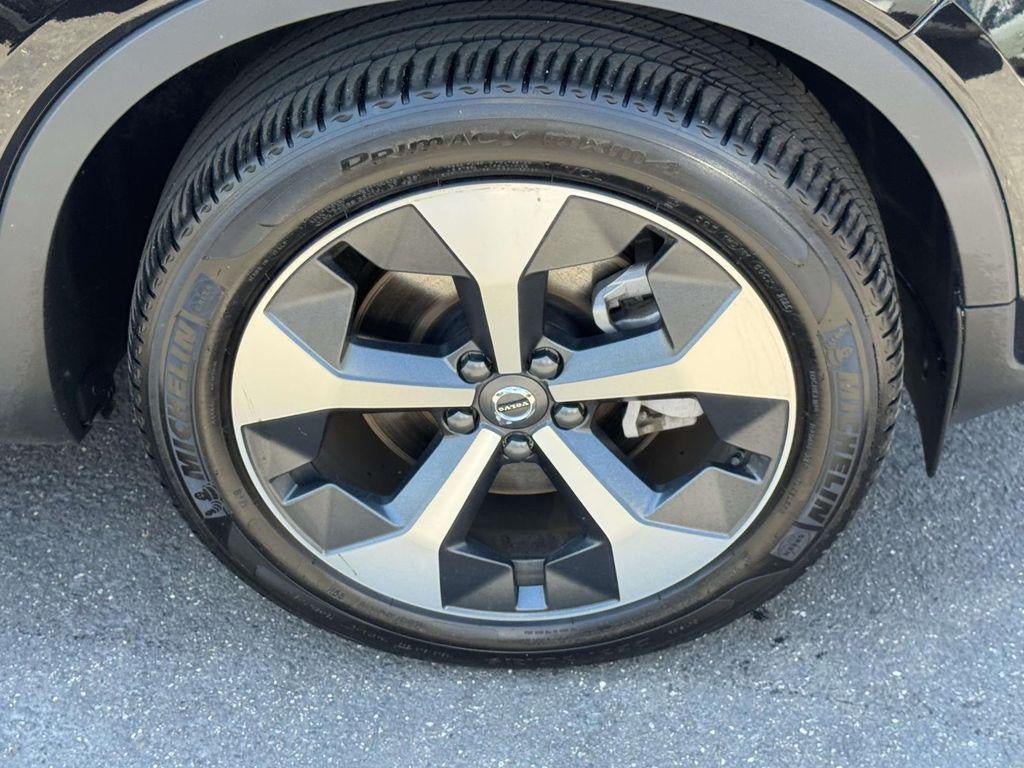 2026 Volvo XC40 Plus, B5 AWD Gas (mild hybrid), Dark