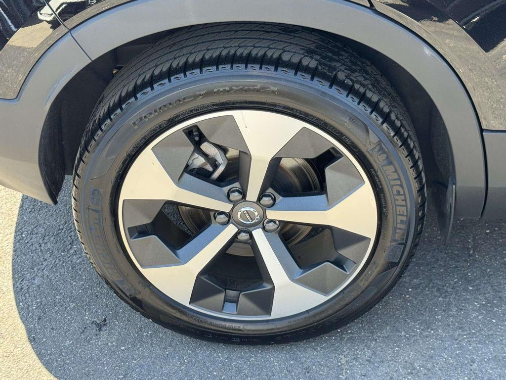 2026 Volvo XC40 Plus, B5 AWD Gas (mild hybrid), Dark
