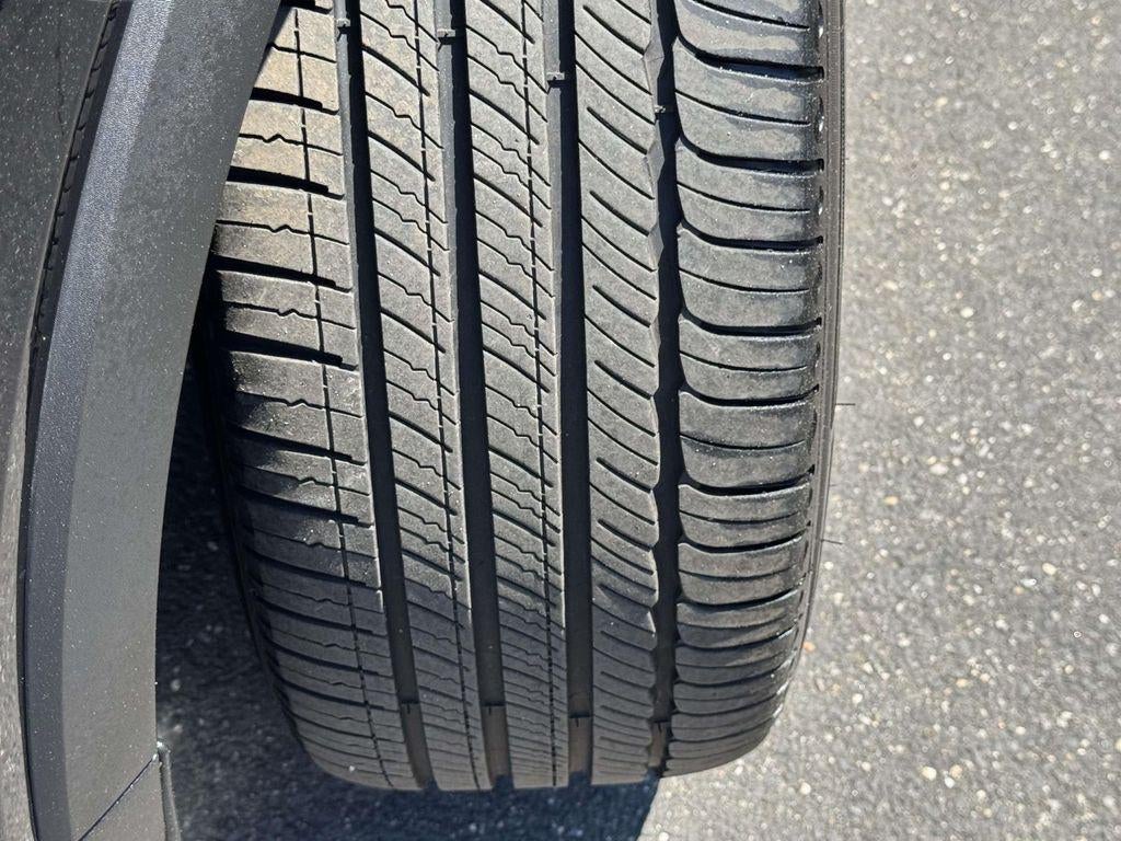2026 Volvo XC40 Plus, B5 AWD Gas (mild hybrid), Dark