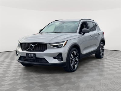 2025 Volvo XC40 B5 Plus Dark Theme