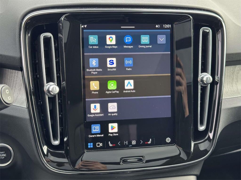 2025 Volvo XC40 B5 Plus Dark Theme