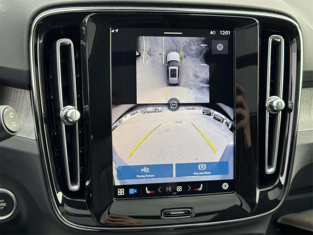 2025 Volvo XC40 B5 Plus Dark Theme