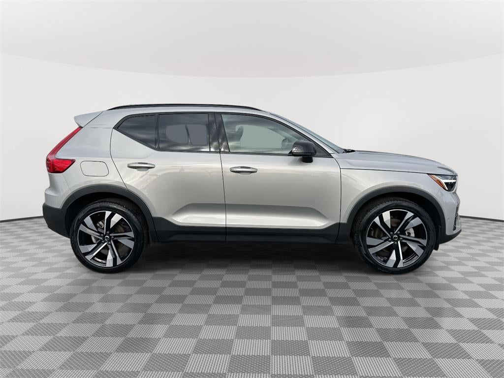 2025 Volvo XC40 B5 Plus Dark Theme