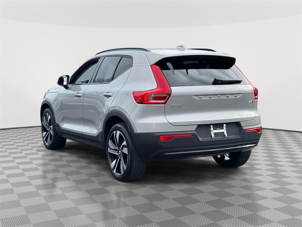2025 Volvo XC40 B5 Plus Dark Theme