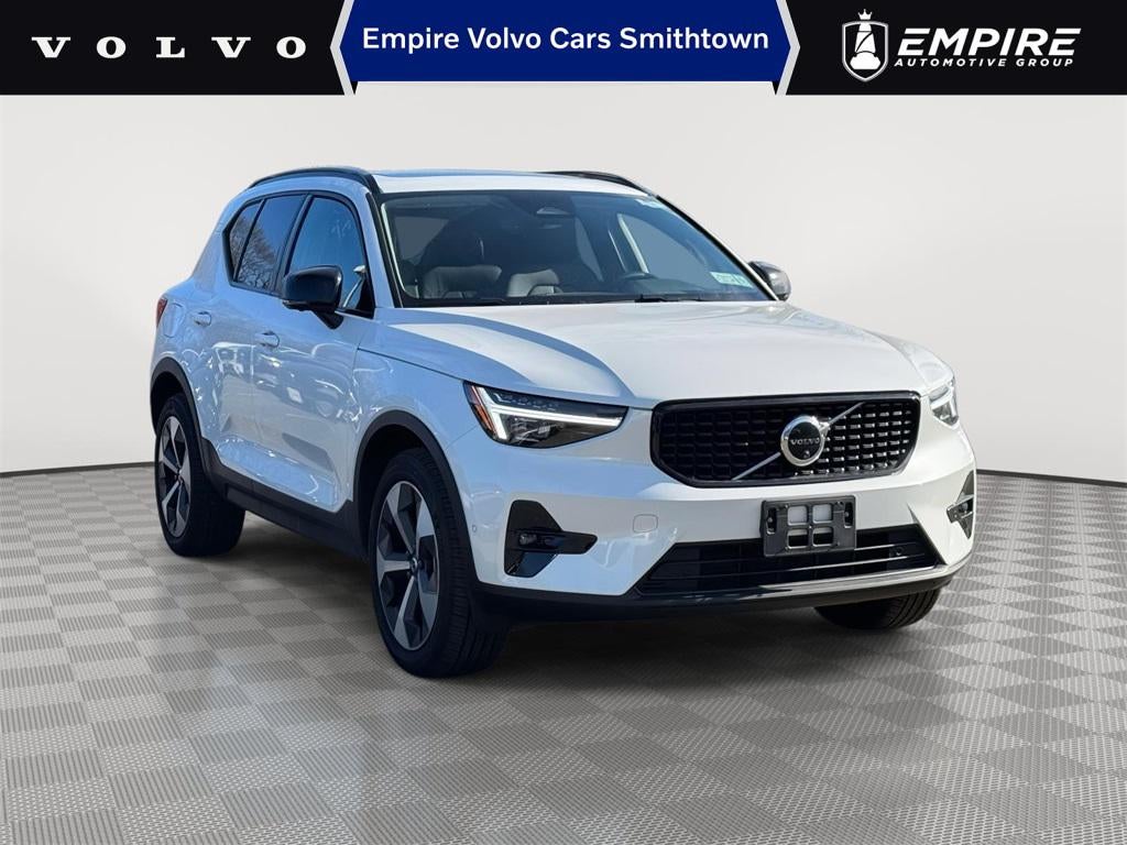2026 Volvo XC40 Plus, B5 AWD Gas (mild hybrid), Dark