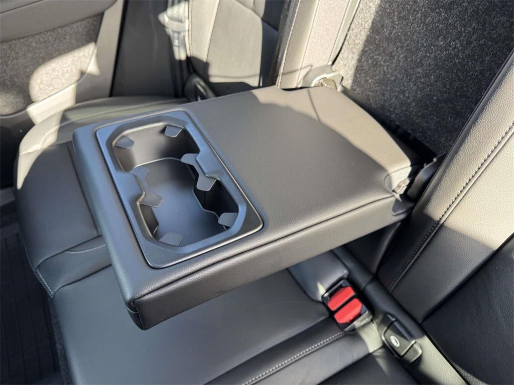 2026 Volvo XC40 Plus, B5 AWD Gas (mild hybrid), Dark