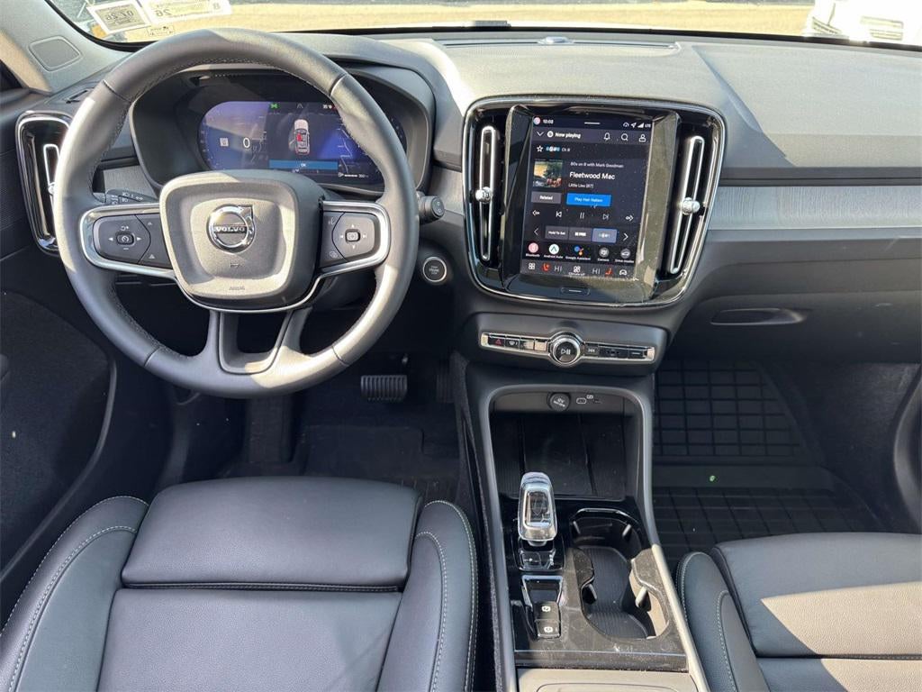 2026 Volvo XC40 Plus, B5 AWD Gas (mild hybrid), Dark