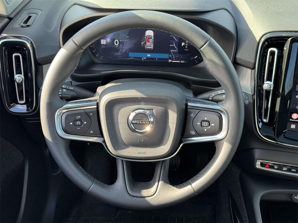 2026 Volvo XC40 Plus, B5 AWD Gas (mild hybrid), Dark