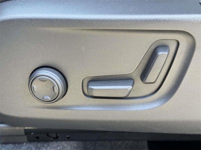 2026 Volvo XC40 Plus, B5 AWD Gas (mild hybrid), Dark