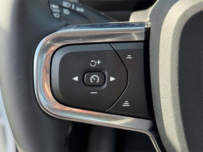 2026 Volvo XC40 Plus, B5 AWD Gas (mild hybrid), Dark