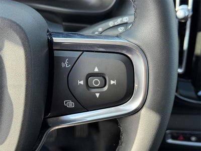 2026 Volvo XC40 Plus, B5 AWD Gas (mild hybrid), Dark