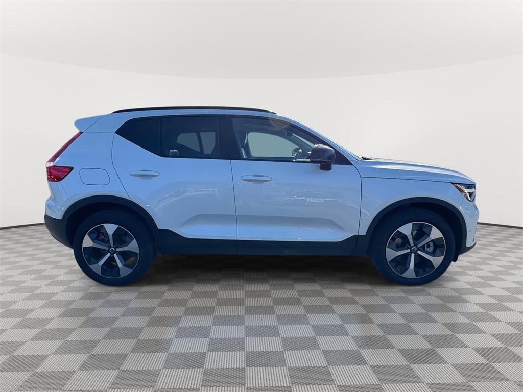 2026 Volvo XC40 Plus, B5 AWD Gas (mild hybrid), Dark